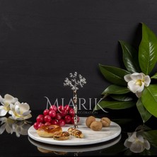 Miarik Design Dekoratif Tek Katlı Sunumluk Doğal Beyaz Mermer Kurabiyelik & Pastalık