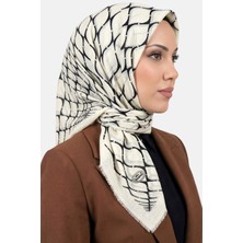 Hadiora Kadın Beyaz Geometrik Desenli Flamlı Dimi Eşarp