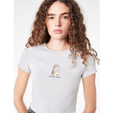 Koton Pamuklu Slim Fit Bisiklet Yaka Kısa Kollu Kedi Nakışlı Tişört
