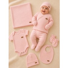 %100 Organik Pamuklu 7'li Kız Bebek Hastane Çıkış Seti – Yenidoğan Bebek Zıbın Takımı, Battaniye, Şapka, Önlük ve Eldiven Seti – Ağız Mendili Hediyeli – Pembe