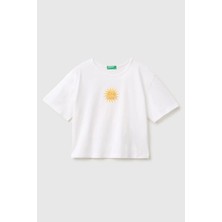 United Colors Of Benetton Kız Çocuk Beyaz Ön ve Arka Baskı Detaylı Boncuk Işlemeli Geniş Yaka T-Shirt 6-14 Yaş