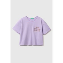United Colors Of Benetton Kız Çocuk Lila Ön ve Arka Baskı Detaylı Boncuk Işlemeli Geniş Yaka T-Shirt 6-14 Yaş