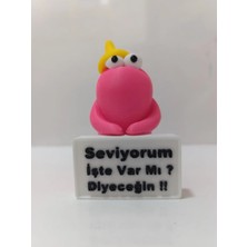3Dikili Design Komik Mesajlı Minideli Figür Masa Süsü – Sevgiliye ve Arkadaşa Eğlenceli Hediye