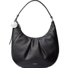 Calvin Klein Kadın Ayarlanabilir Kayışlı Dokulu Yüzeyli Siyah Omuz Çantası LV04F3555G-UB1