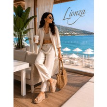 Lionza Önü Açık Dolgu Tabanlı Şık Rahat Sandalet