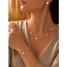Jammy Jewerly Beyaz Yonca Detaylı Çelik Takı Seti – Kolye, Bileklik ve Küpe Kombini
