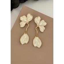 Nuva Atelier Flower Beyaz Küpe