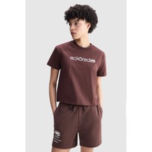 Ecko Unltd. Ecko Red Vıctorıa Loose Fit Crop Bisiklet Yaka Baskılı %100 Pamuk Kadın Kahverengi Tshirt