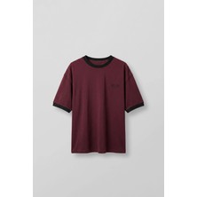 Abluka Online Erkek Nakış Detaylı Kontrast Bisiklet Yaka Boxy Fit T-Shirt Bordo