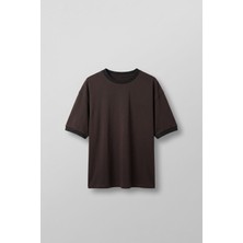 Abluka Online Erkek Nakış Detaylı Kontrast Bisiklet Yaka Boxy Fit T-Shirt Koyu Kahve