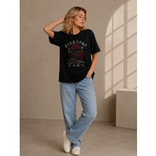 Kadın Vintage Kırmızı Gül Desenli Grafik Baskılı Siyah Premium Basict-Shirt
