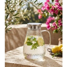 Bienca Dokulu Cam Sürahi 1700 ml Buzlu Desenli Borosilikat Cam Metal Kapaklı Şık Tasarım