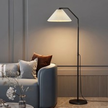 Homedit Metal Ayaklı Lambader Siyah Gövde Krem Pileli Başlık Modern Tasarım ve Dekoratif Özellikler