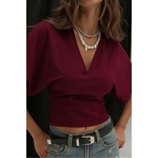 Tarz Cool Kadın Beyaz V Yaka Drape Detaylı Crop Bluz – Rahat Kalıp Şık Günlük Üst