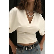 Tarz Cool Kadın Beyaz V Yaka Drape Detaylı Crop Bluz – Rahat Kalıp Şık Günlük Üst