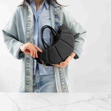 Boutique Kadın Kruvasan Model El ve Omuz Çantası Hilal Baget Çanta