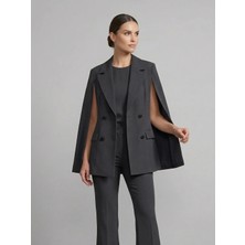 Crystalia Sırtı Taş Işlemeli ve Pelerin Detaylı Kruvaze Blazer Ceket