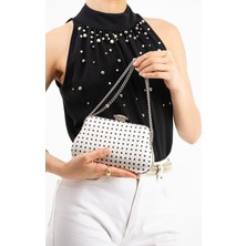 Lebibe Shoes Polkıa Ekru Saten Kumaş Puantiye Desenli Zincir Askılı Klips Kapamalı Clutch Çanta