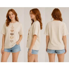 Enb1r Moda Kadın Romantik Kalpler Baskılı Bej Premium Basic T-Shirt