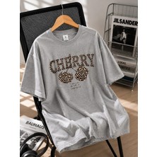 Enb1r Moda Kadın Gri Baskılı Cherry Leopar Desenli Bisiklet Yaka Rahat Kalıp Günlük Premium Basic T-Shirt