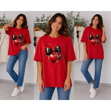 Enb1r Moda Parlak Kiraz Siyah Fiyonk Temalı ve Kalp Kolye Baskılı Kadın Kırmızı Premium Basic T-Shirt