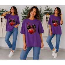 Enb1r Moda Parlak Kiraz Siyah Fiyonk Temalı ve Kalp Kolye Baskılı Kadın Mor Premium Basic T-Shirt