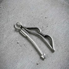 Ebrar Silver Gümüş Ok ve Yay Kolye Ucu 925 Ayar Gümüş Ok ve Yay Figürlü Taşsız Unisex Kolye Ucu