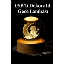 Yenilig Astronot ve Ay Temalı Usb'li Dekoratif Gece Lambası – Işıklı Cam Küre ve Ahşap Altlık Çok Renkli