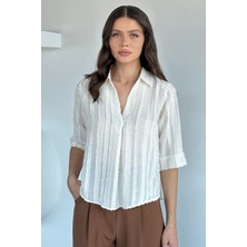 Gülseli Kadın Polo Yaka Kabartma Desenli Bluz P-00022021