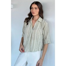 Gülseli Kadın Polo Yaka Kabartma Desenli Bluz P-00022021