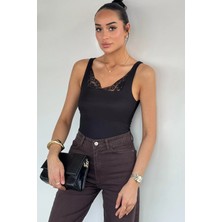 Gülseli Kadın Kalın Askılı Dantel Detaylı Likralı Bluz P-00021900