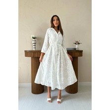 Caddebostan Moda Belden Bağcıklı Brode Işlemeli Gömlek Yaka Midi Elbise