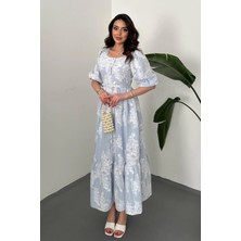 Caddebostan Moda Kare Yaka Düğmeli Brode Detaylı Kemerli Fırfırlı Midi Boy Elbise
