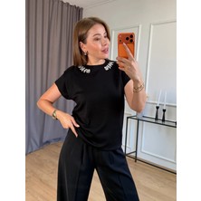 Size Özgü Siyah Yaka Taşlı Vatkalı Tshirt