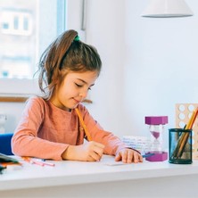 Renas Store Renkli Cam Kum Saati – Dekoratif Masaüstü Zaman Ölçer, Estetik Ofis ve Ev Aksesuarı (5528)
