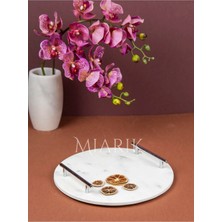 Miarik Design Dekoratıf Beyaz Mermer Yuvarlak Sunum Tabağı Tepsisi Gümüş Tırtıklı Kulp Tutaç