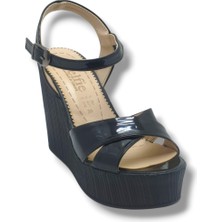 Selfie 4285-26 Rugan Çapraz Bant Yüksek Dolgu Taban Fashion Kadın SANDALET(11CM)