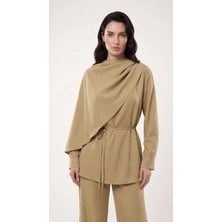 Nilge Asimetrik Drape Detaylı Yeşil Bluz ve Pantolon Takım