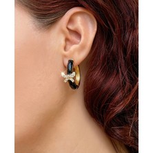 Xuping Jewelry Zarafet Müzesi Xuping Kararmaz Çelik Üzeri Siyah Mineli ve Taşlı Kelebek Detaylı Şık Halka Küpe