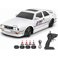 Bmww E30 Drift Araba 4x4 Uzaktan Kumandalı Araba 2.4ghz Şarjlı LED Işıklı 15 Km Hız Araba (Be