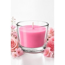 Estoria Coffee Pembe Çiçekler Kokulu Bardak Mum | 20 Saat Yanma | Uçuk Pembe | Cam Kap | 7,8 × 6 cm