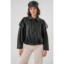 Kadın Klasik Yaka Oversize Kesim Omuz Detaylı Siyah Ceket