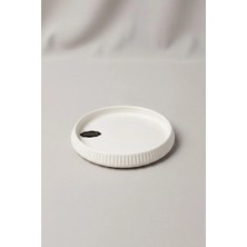 Bereketli Store Acar Çizgi Detaylı Porselen Ufak Yuvarlak Tabak 14X3 cm – Pasta, Tatlı ve Sunum Tabağı
