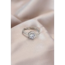 Clariss Ayarlamalı Gümüş Renk Metal Zirkon ve Kristal Taşlı Oval Model Yüzük