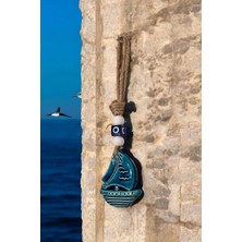 Buççin Online Mağaza  Nazar Boncuklu Huzurlu Yelkenli Figürlü Seramik El Yapımı Dekoratif Duvar Süsü Eşyası 7,5X24 cm Sera