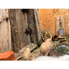 Ahşap ve Kil Detaylara Sahip Minyatür El Yapımı Rustik Çiftlik Evi Diorama, 3D Koyun Figürler