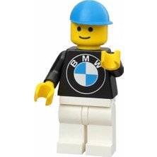 Tuğx Design Bmw Logolu LEGO Figür – Mavi Kasklı, Beyaz Pantolonlu Oyuncak Figür