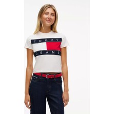 Tommy Hilfiger Kadın Ikonik Bayrak Logo Detaylı Normal Kalıp Kısa Kollu Beyaz T-Shirt DW0DW22818-YBH