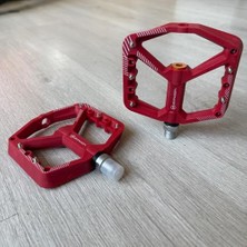 Die Grup Bike Sky Brıvı Rulmanlı Çivili Bisiklet Pedal Kırmızı (1. Sınıf Kalite)