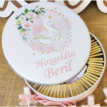 Ufuk Çizgisi Kişiye Özel Baskılı 50 Adet Kız Bebek Çikolatası ve Teneke Kutu Seti
